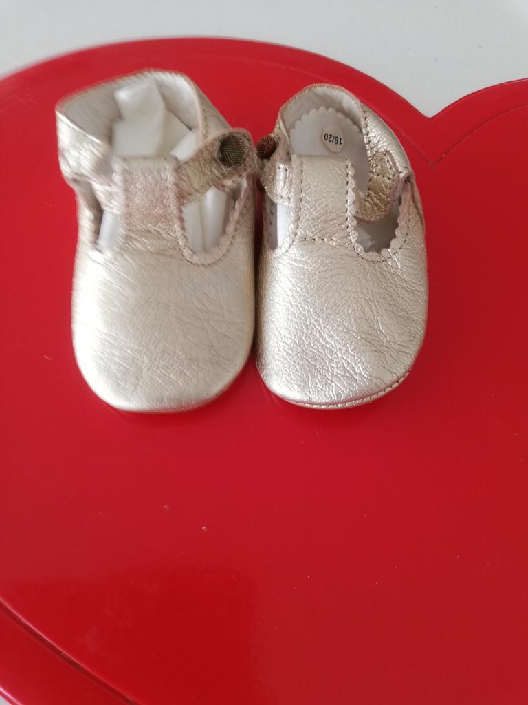 Goudkleur poppen schoentjes, Ophalen of Verzenden, Zo goed als nieuw, Overige typen