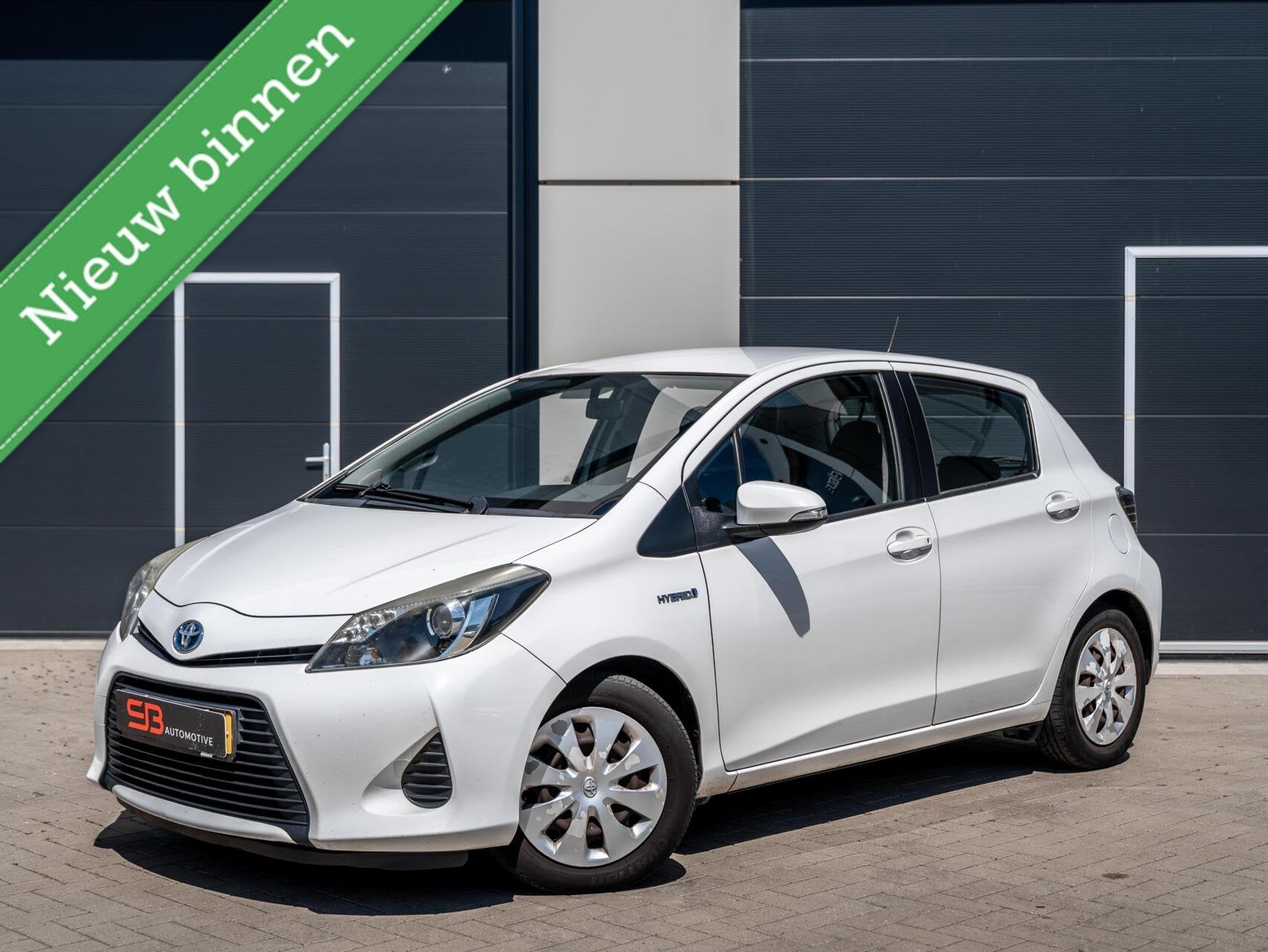 Toyota Yaris 1.5 Full Hybrid Aspiration Airco|Camera|Nav|VOL, Auto's, Euro 5, 4 cilinders, Wit, Origineel Nederlands