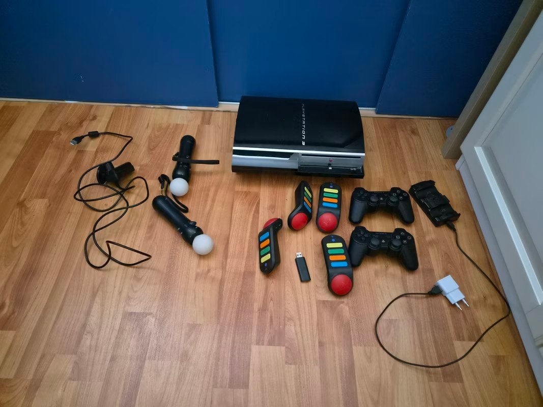 PlayStation 3 met veel spellen, Ophalen, Zo goed als nieuw, Met 2 controllers, Phat
