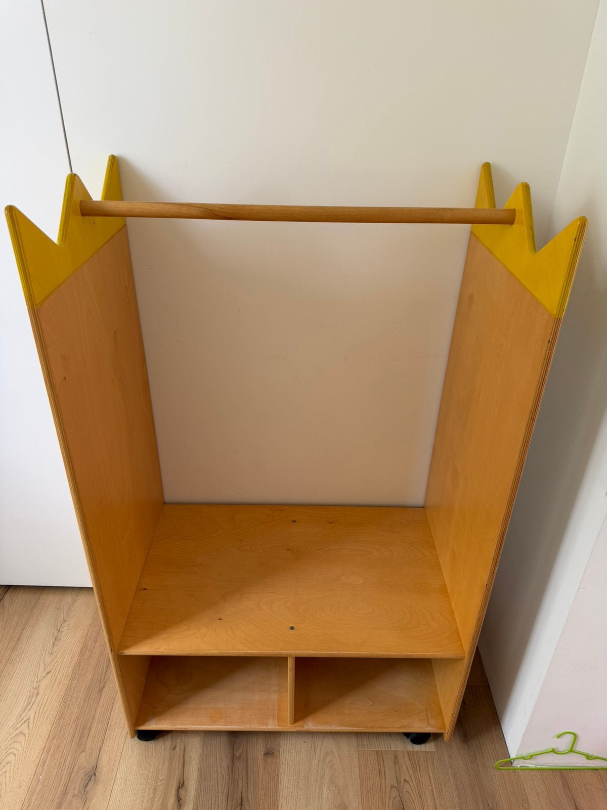 Verkleedkast, Ophalen, Zo goed als nieuw