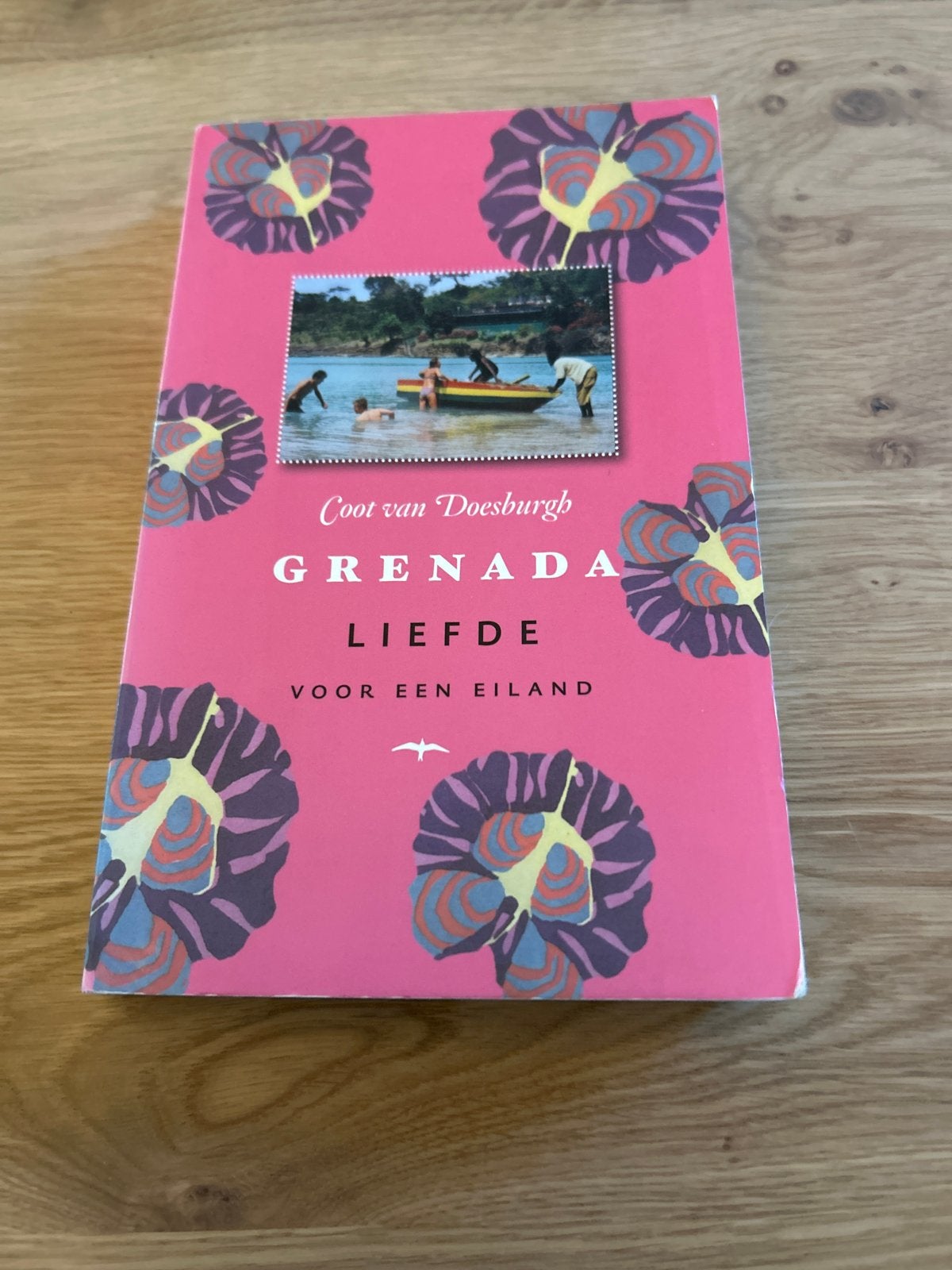 Grenada Liefde voor een eiland - Coot van Doesburgh, Ophalen of Verzenden, Gelezen, Wereld overig