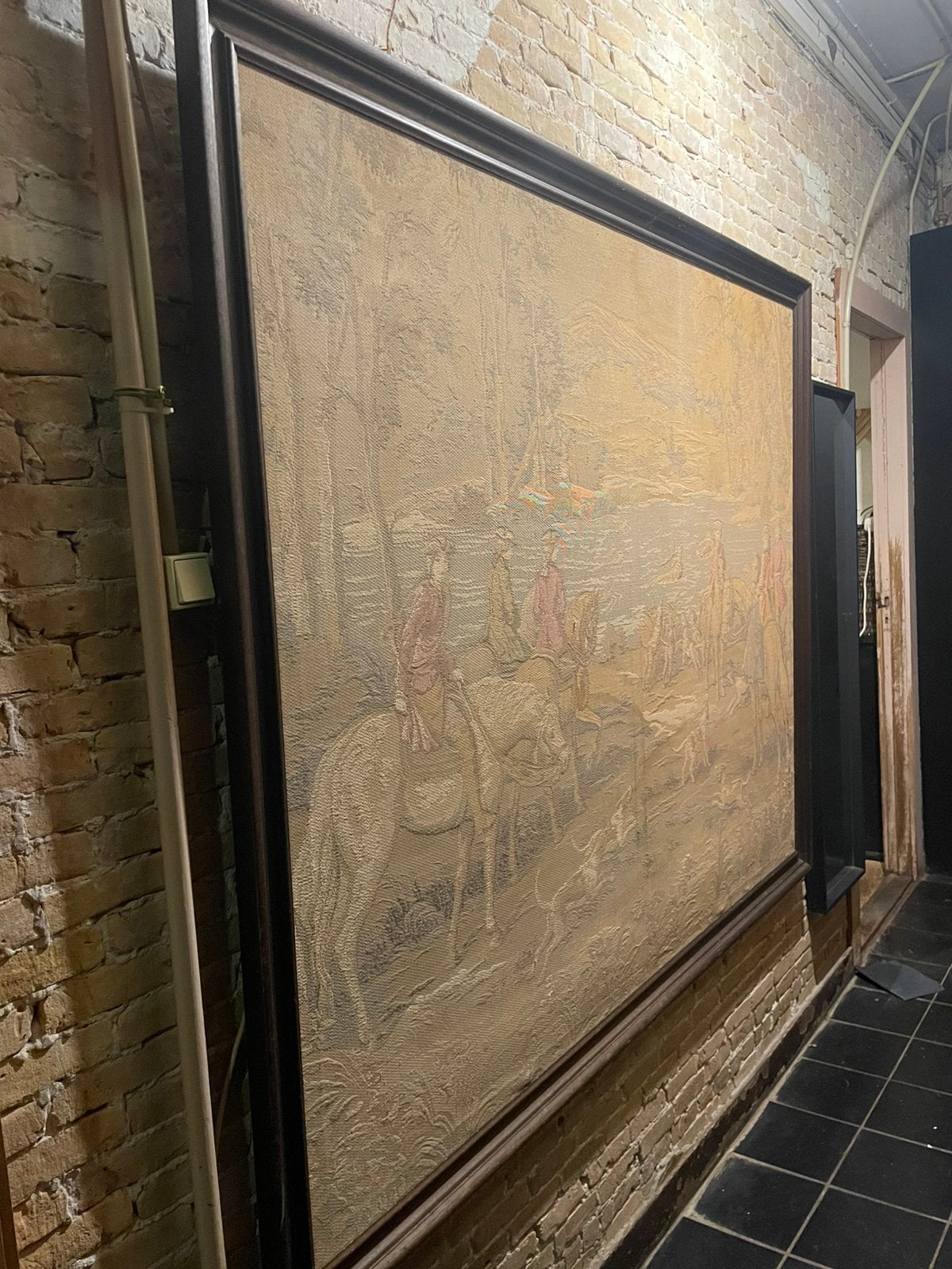Grote lijst met wandkleed houten omlijsting wandpaneel tip, Ophalen, Gebruikt, Schilderijlijst, Beige