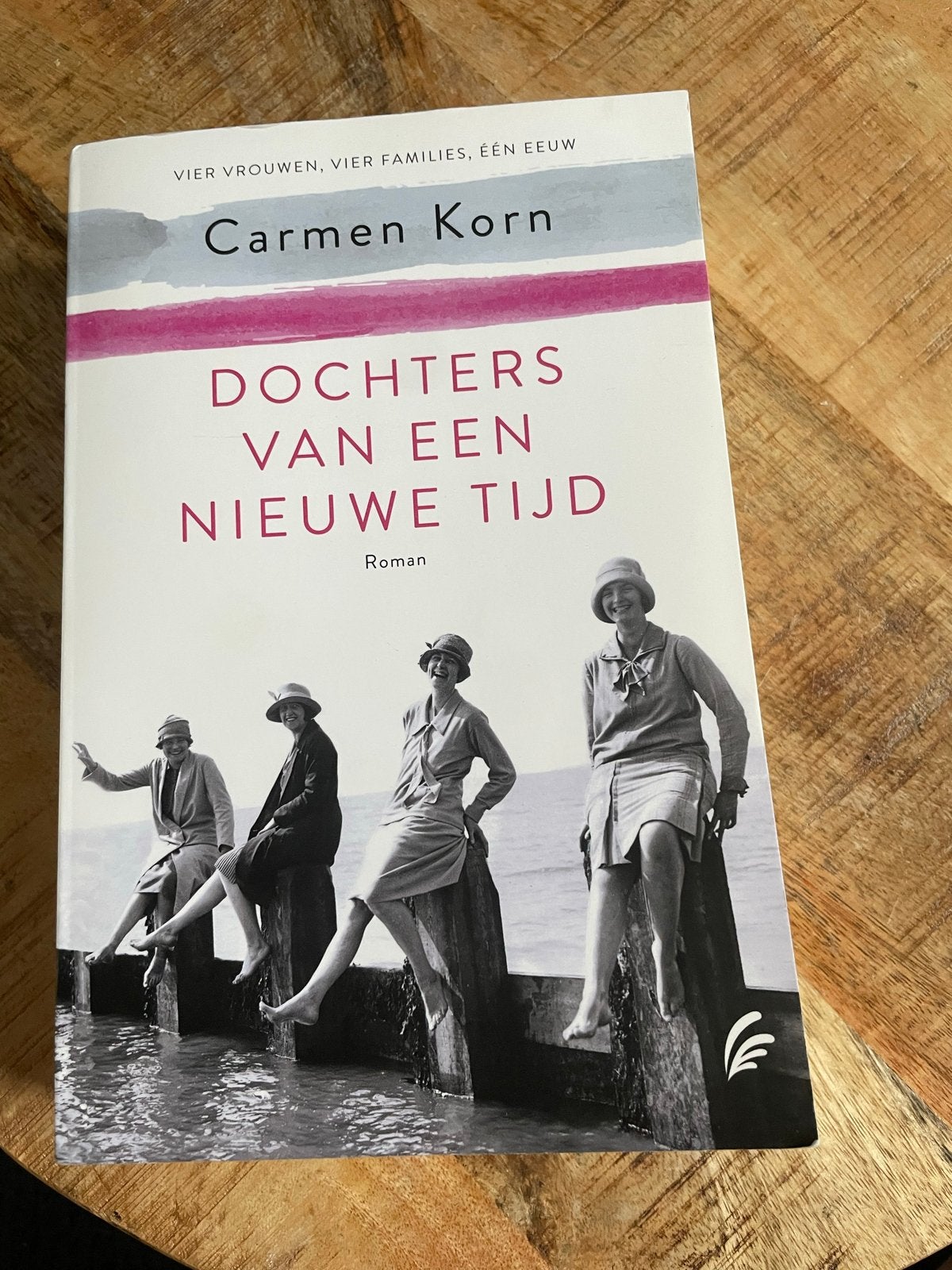 Dochters van een nieuwe tijd - Carmen Korn (Roman), Boeken, Ophalen of Verzenden, Gelezen, Europa overig