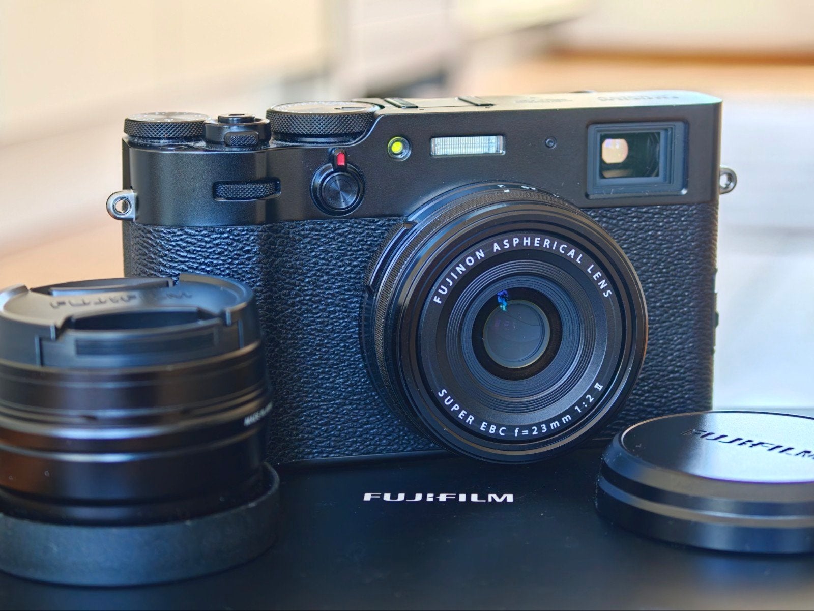 Fujifilm X100V with WCL-X100 II wide angle lens, Audio, Tv en Foto, Fotocamera's Digitaal, Ophalen, Zo goed als nieuw, Fujifilm