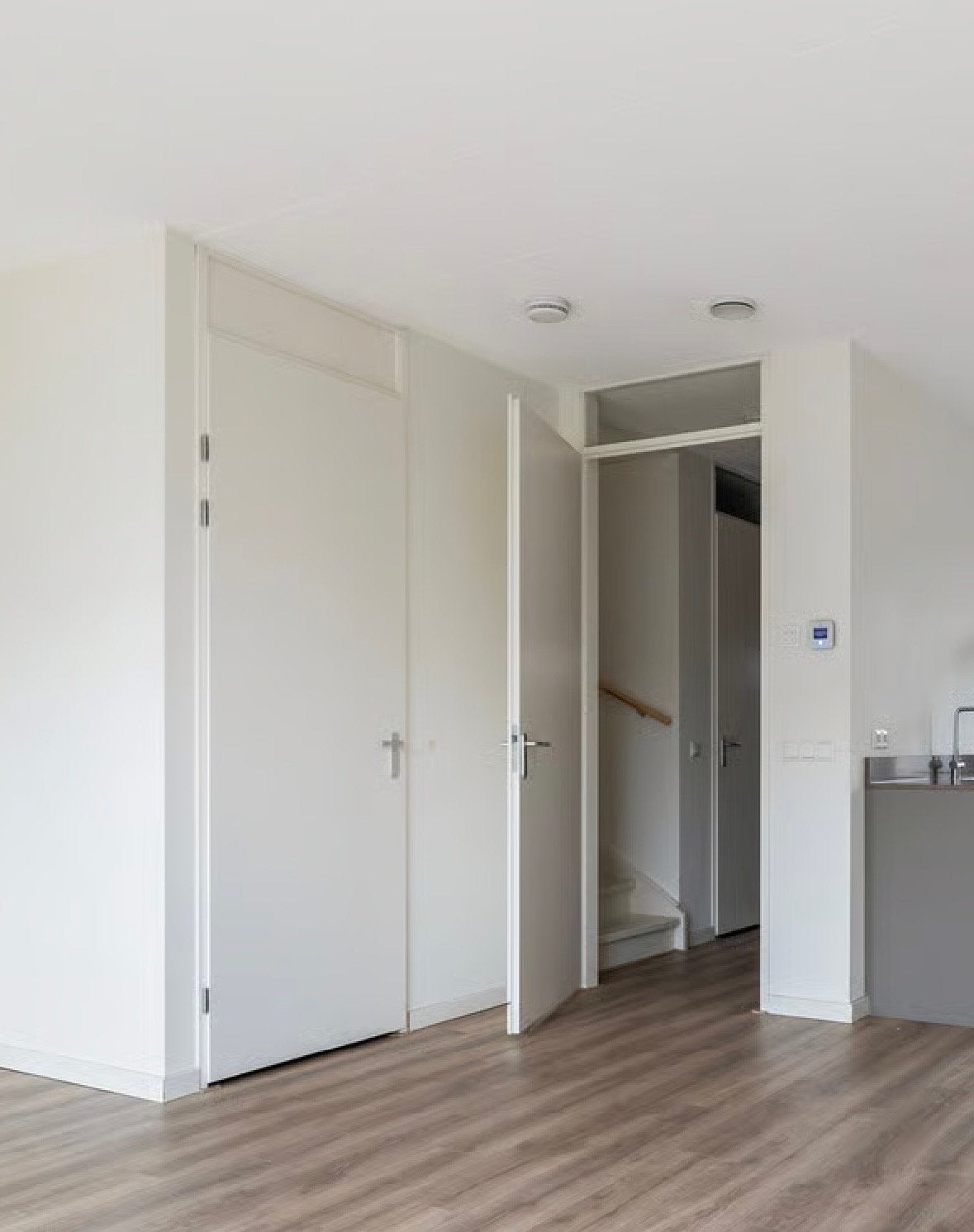 3 stalen klemkozijnen met opdekdeuren – compleet – wit, Ophalen, 80 tot 100 cm, 215 cm of meer, Binnendeur