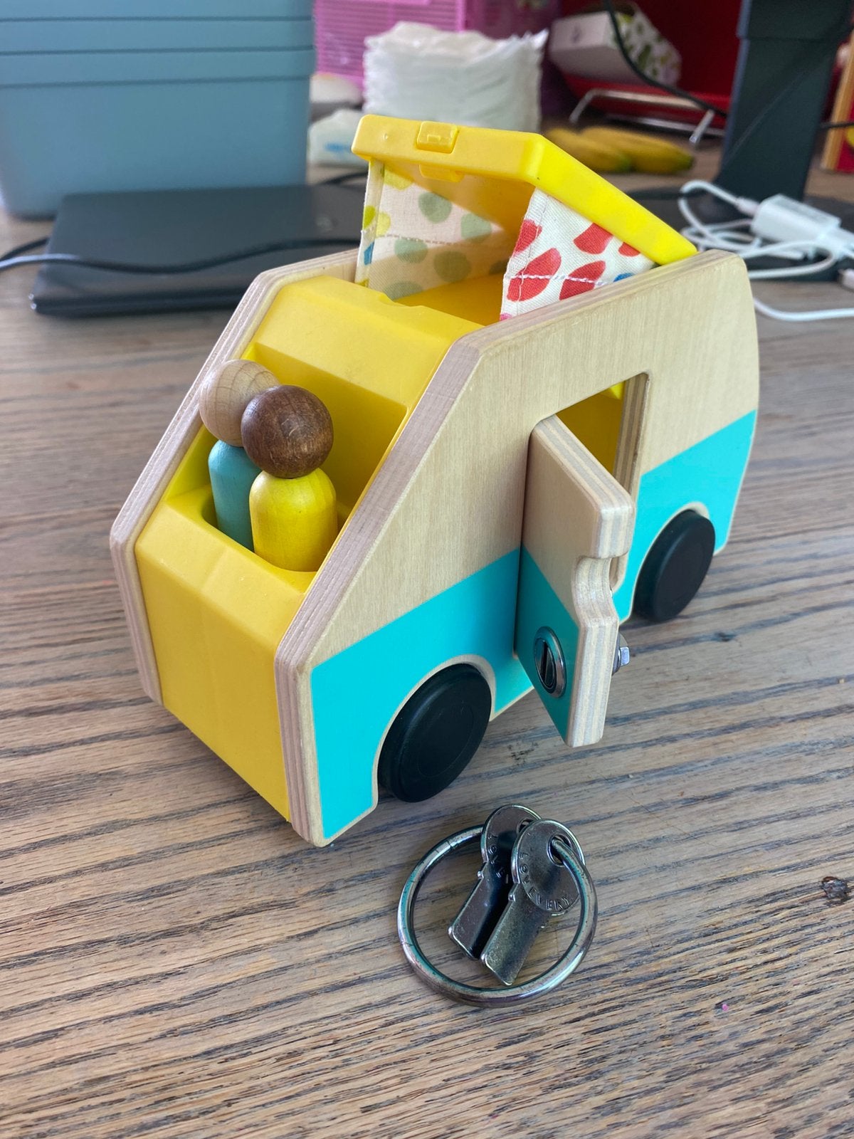 Lovevery camper met popjes en sleutels Montessori, Kinderen en Baby's, Speelgoed | Houten speelgoed, Ophalen