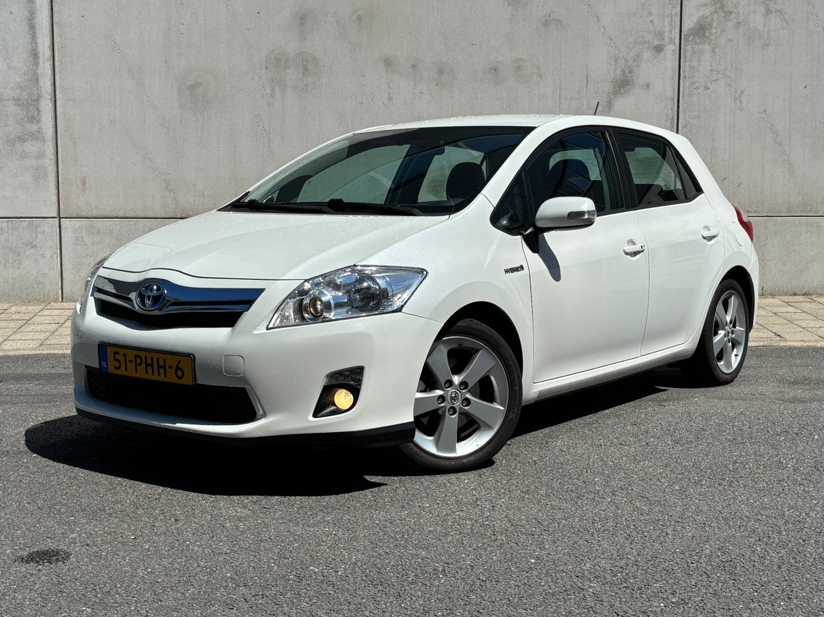 Toyota Auris 1.8 Full Hybrid 5DR CVT 2011 Wit NAP logisch, Auto's, Stof, Zwart, 4 cilinders, Wit