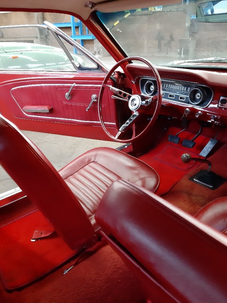 Ford Mustang 1965 - 3.3 SIX - handgeschakeld - poppy red, foto 8