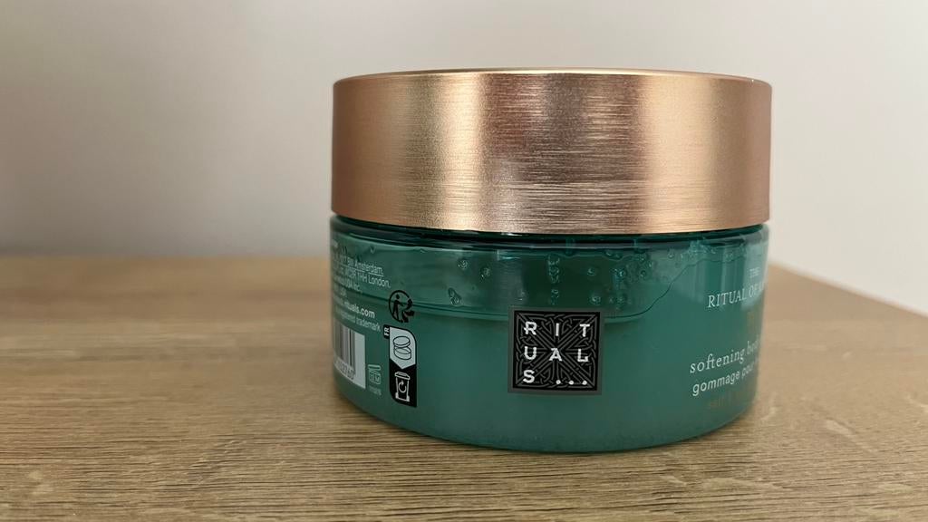 Rituals of karma scrub 300 gram, Ophalen of Verzenden, Zo goed als nieuw, Bad & Douche