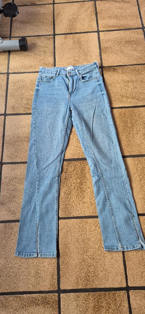 jeansbroek bershka, Blauw, Zo goed als nieuw, W28 - W29 (confectie 36), Bershka