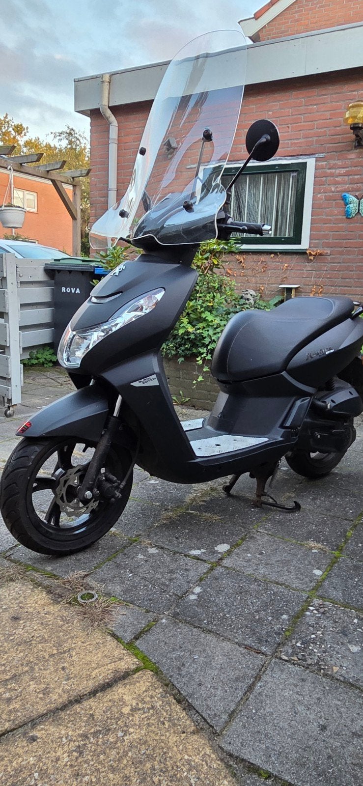 Peugeot Kisbee black edition, Ophalen, Overige modellen, Zo goed als nieuw, Benzine
