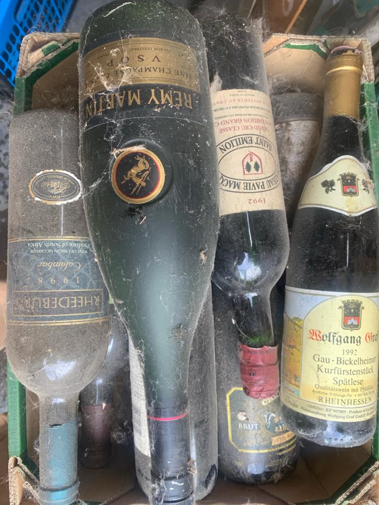 Oude wijn en cognac uit de kelder - Remy Martin, Saint Emili, Verzamelen, Wijnen, Ophalen of Verzenden, Gebruikt, Frankrijk, Rode wijn