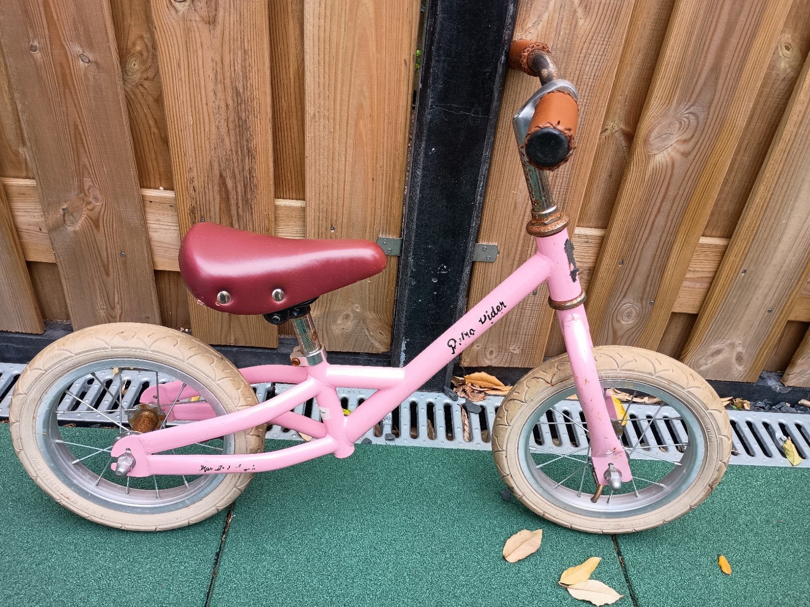Roze loopfietsje van Retro Rider, Fietsen en Brommers, Fietsen | Kinderfietsjes, Ophalen, Gebruikt, Minder dan 16 inch, Dino Rider