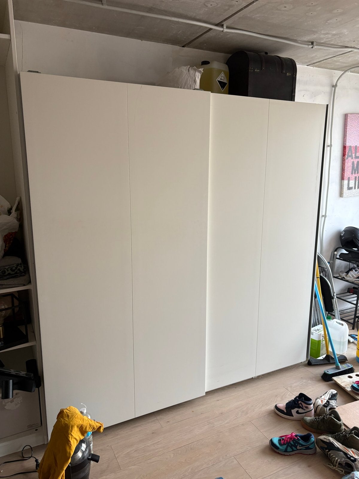 Witte kledingkast met schuifdeuren en planken, Ophalen, Gebruikt, 200 cm of meer, 150 tot 200 cm