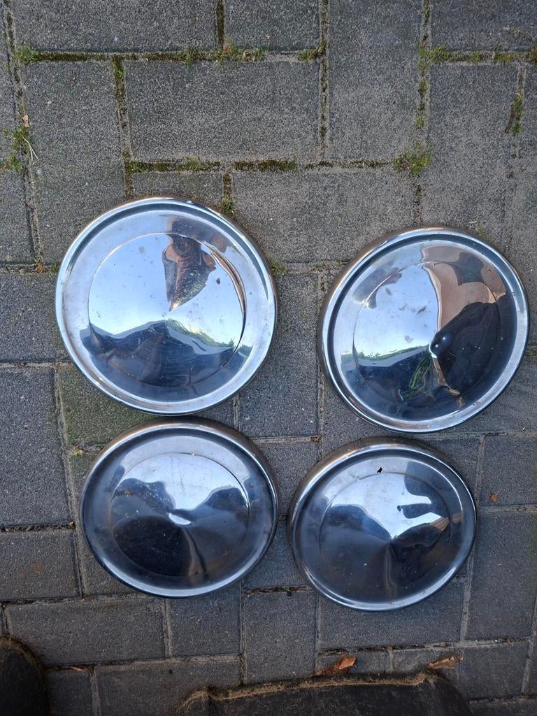 Set van 4 gebruikte 13 inch banden en velgen met wieldoppen, Ophalen of Verzenden, Gebruikt