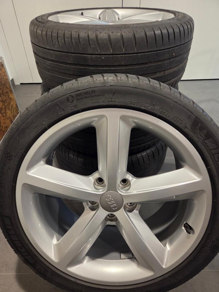 Audi A4 B8 Velgen met Michelin Zomerbanden, Auto-onderdelen, Banden en Velgen, Ophalen, 18 inch, Banden en Velgen, Personenwagen