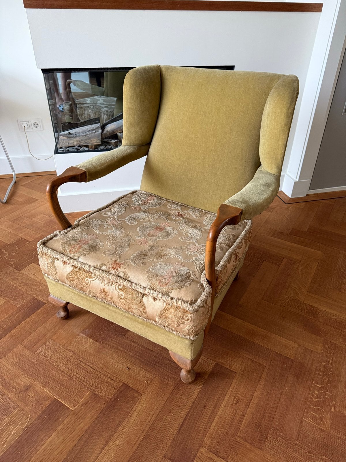 Vintage fauteuil met houten armleuningen, Ophalen