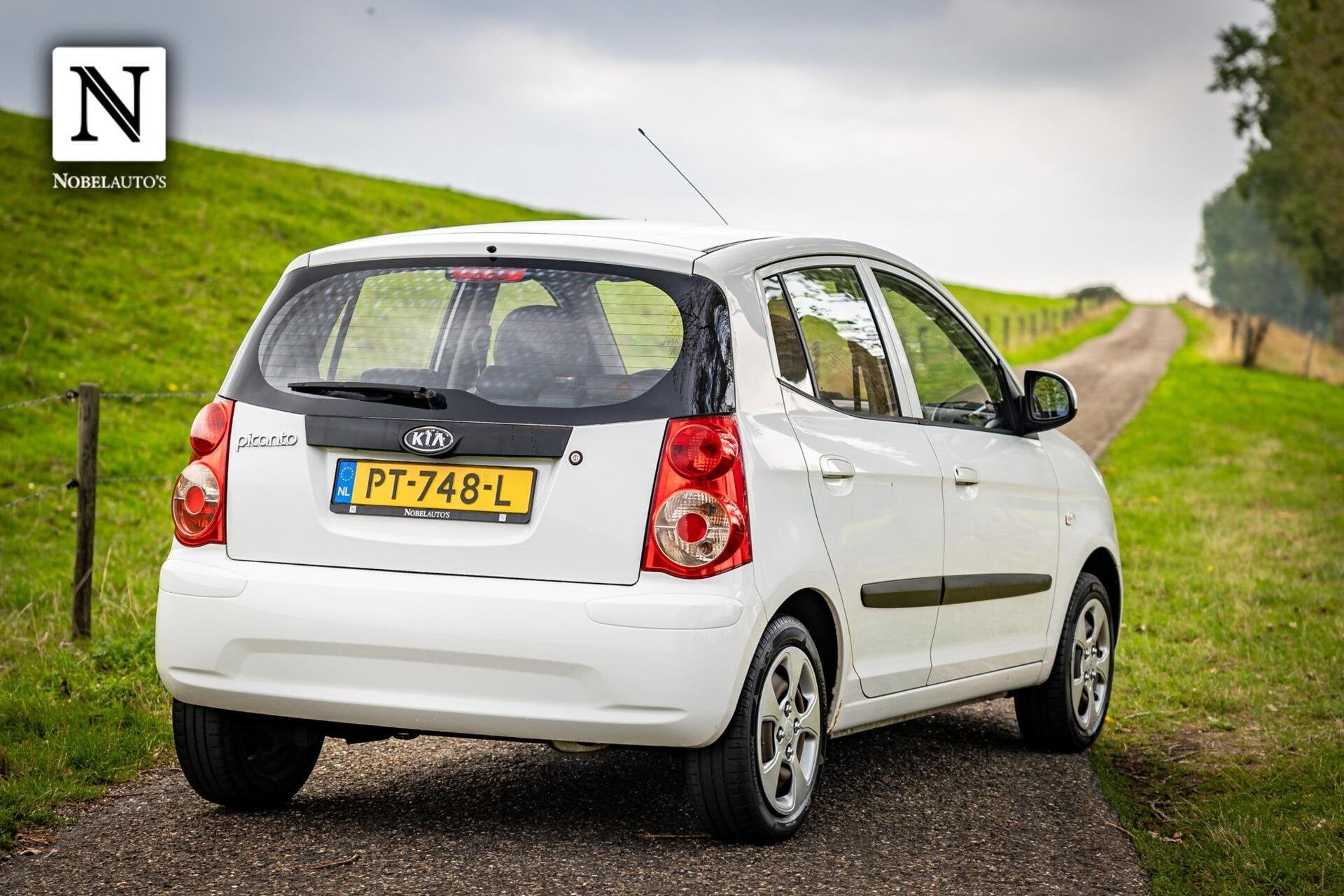 Kia Picanto 1.0 Fifteen |Zuinig|Elektrische ramen|Apk 9-2027, Auto's, Voorwielaandrijving, 4 cilinders, Met garantie (alle), 400 kg