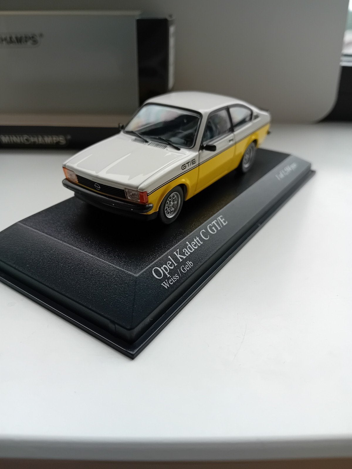 Minichamps Opel kadett C2 GT/E, Hobby en Vrije tijd, Modelauto's | 1:43, Ophalen of Verzenden, Zo goed als nieuw, Auto, MiniChamps