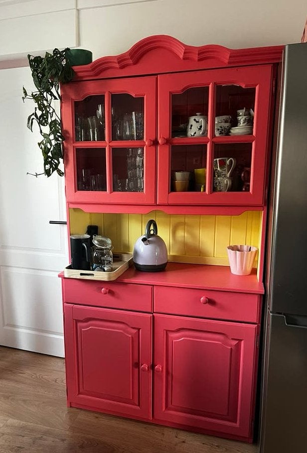 Vrolijke buffetkast roze en geel, Ophalen, 100 tot 150 cm, Zo goed als nieuw, Minder dan 100 cm