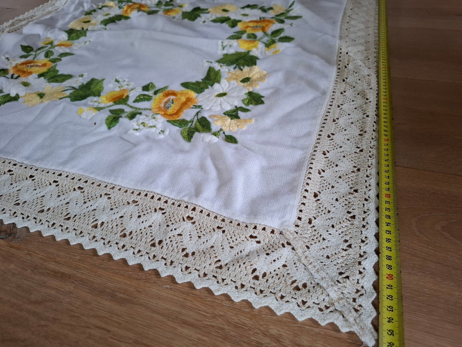Oud geborduurd tafelkleed €12,50, Ophalen of Verzenden