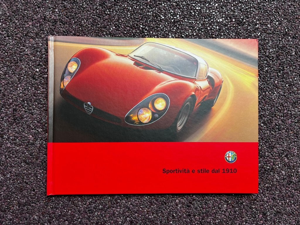 Alfa Romeo: Sportività e Stile dal 1910 - Hardcover Folder, Ophalen of Verzenden, Nieuw, Alfa Romeo