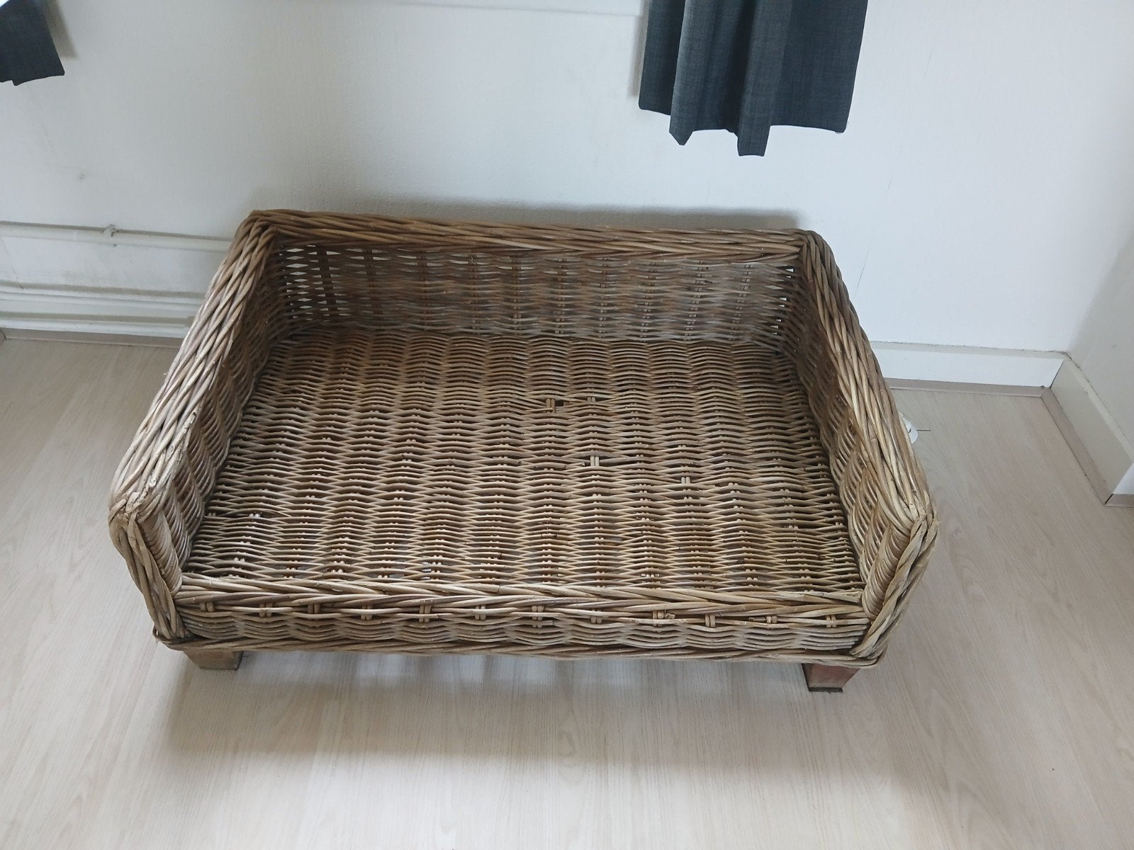 Rotan hondenmand met nieuw kussen, Overige merken, Ophalen, Gebruikt, Hondenmand