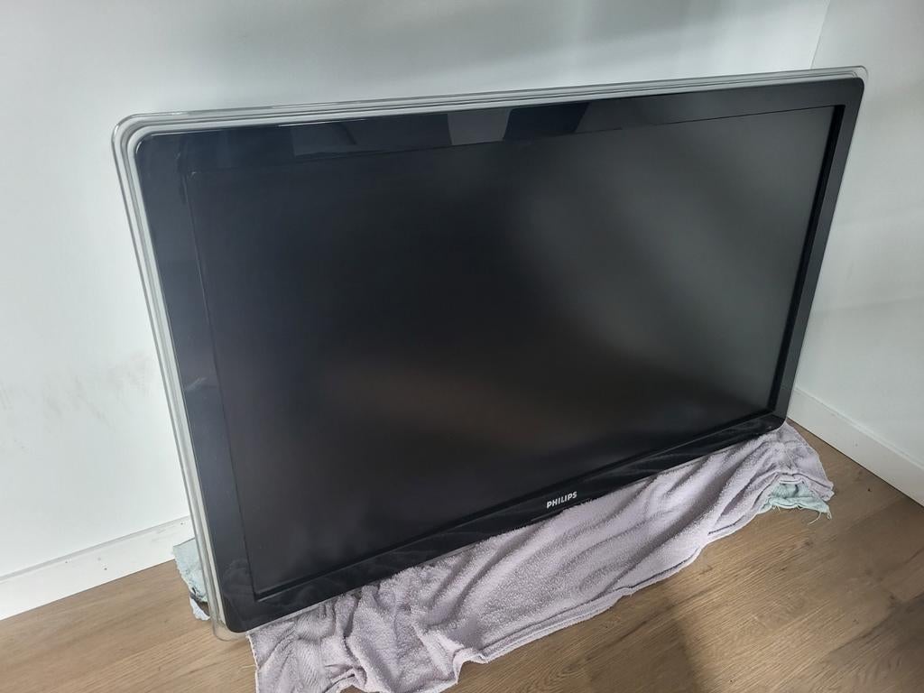Philips TV 47 inch met muurbeugel en afstandsbediening, Ophalen, Philips, Gebruikt, 50 Hz