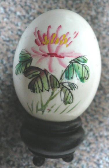 PAASEI met bloemen beschilderd ei.op standaard uit China?, Ophalen of Verzenden, Nieuw