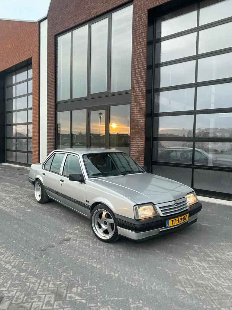 Opel Ascona 1.8 S S6 1988 Grijs, Voorwielaandrijving, 4 cilinders, 965 kg, 1796 cc