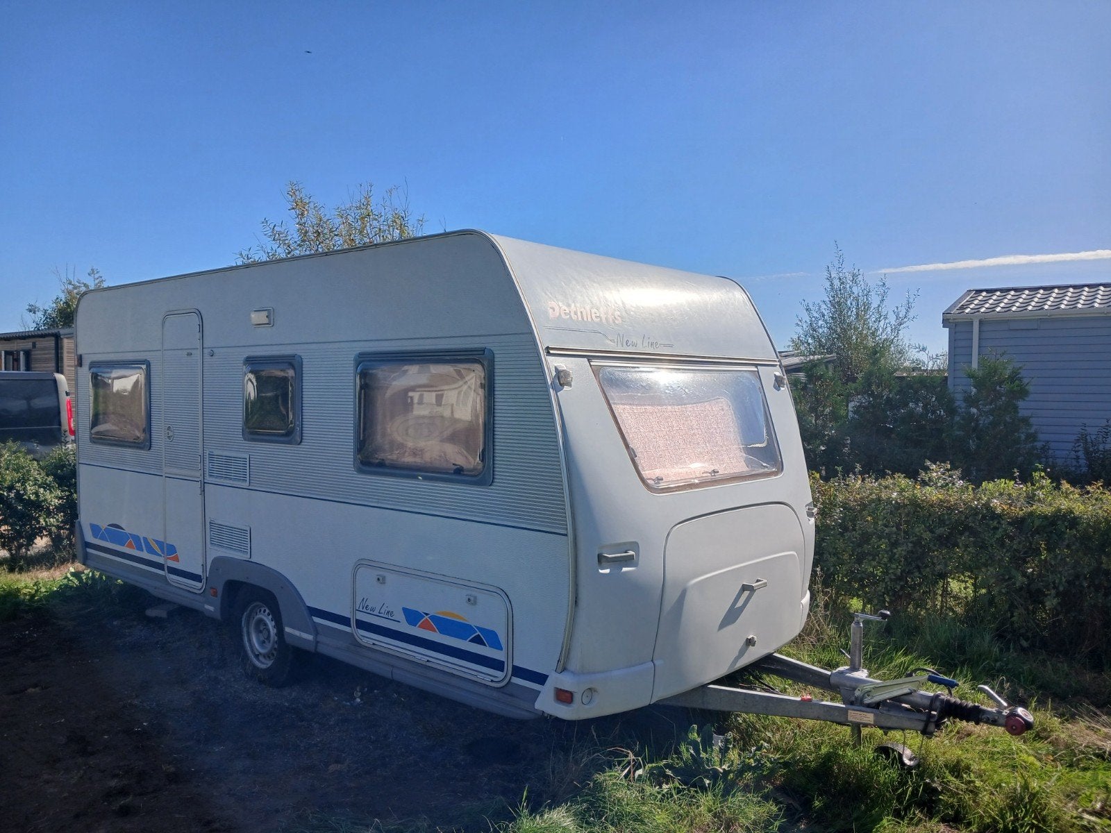 Dethleffs New Line caravan uit 1999 met complete uitrusting, Vast bed, Kachel, Rondzit, Particulier