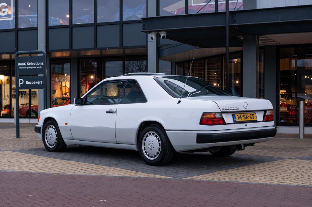 Mercedes-Benz 300-serie 300 CE 24V ( W124 ) (bj 1991), Automaat, Stof, 4 stoelen, Wit