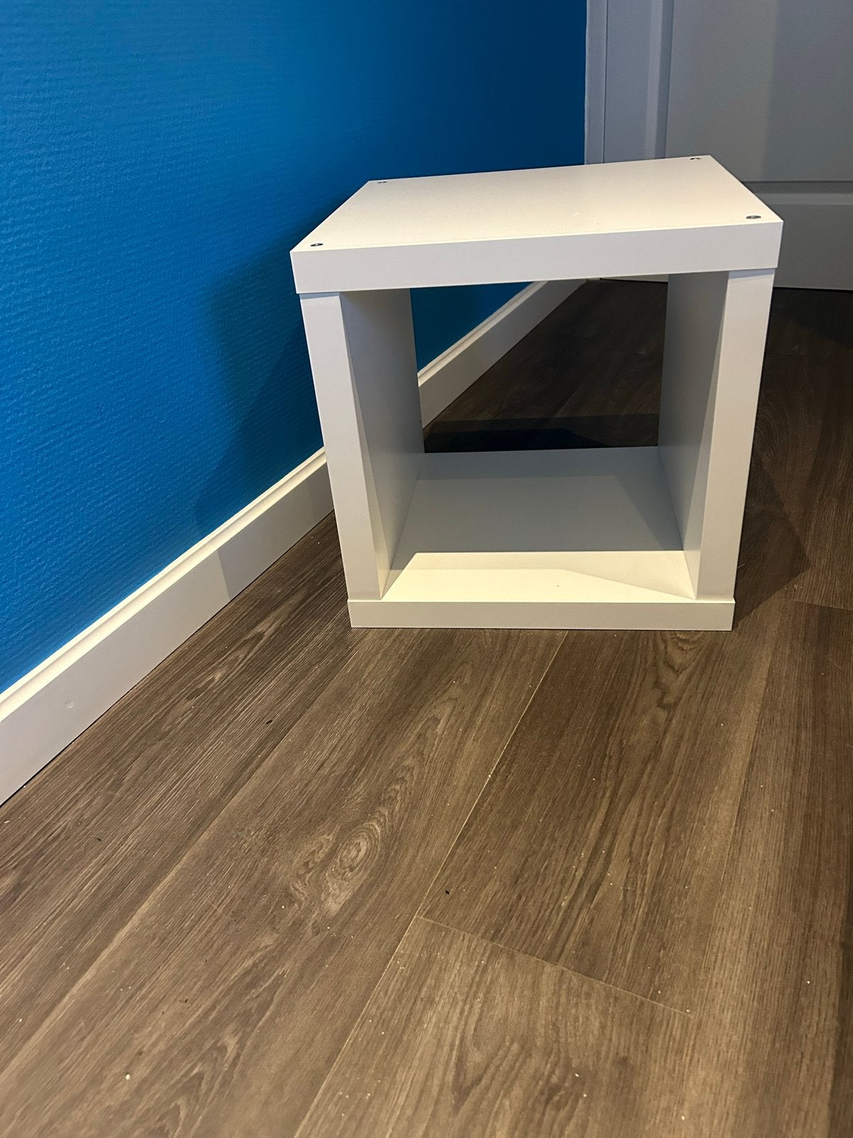 Witte kubus kastje/ bijzettafel ikea kallax, Huis en Inrichting, Ophalen, Zo goed als nieuw