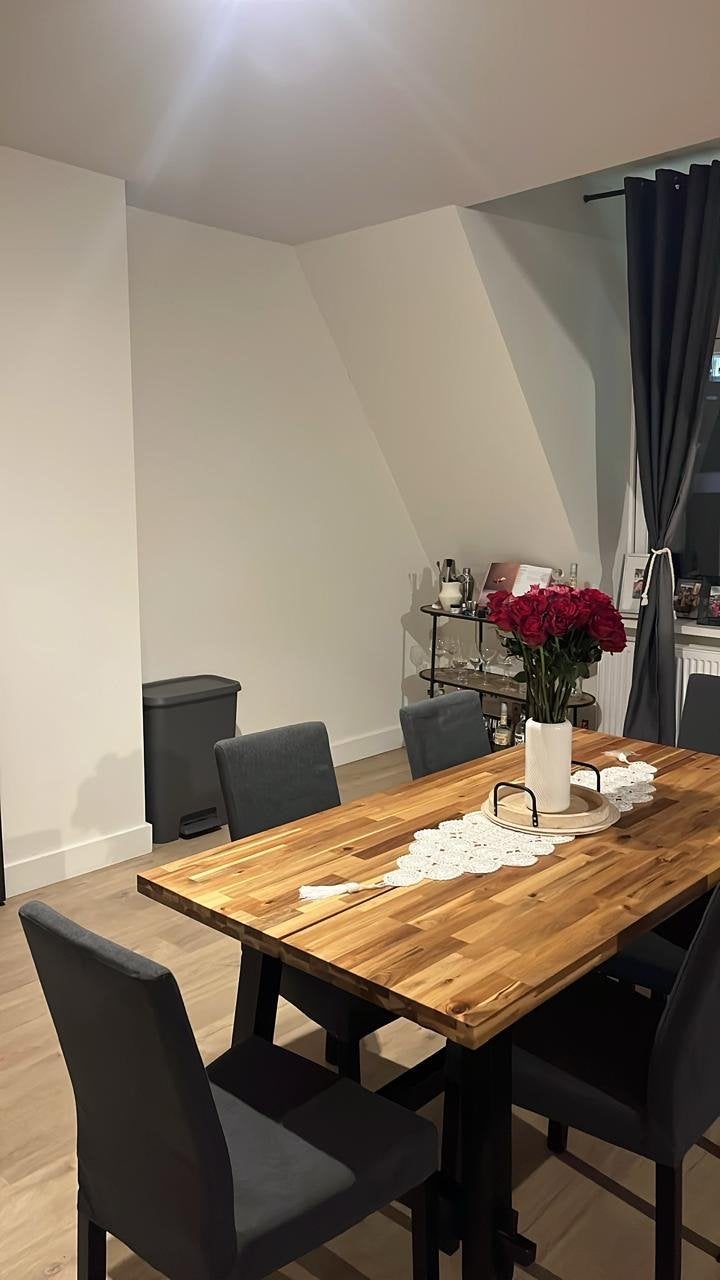Robuuste eettafel van massief hout met metalen onderstel, Ophalen, 50 tot 100 cm, Zo goed als nieuw, 150 tot 200 cm