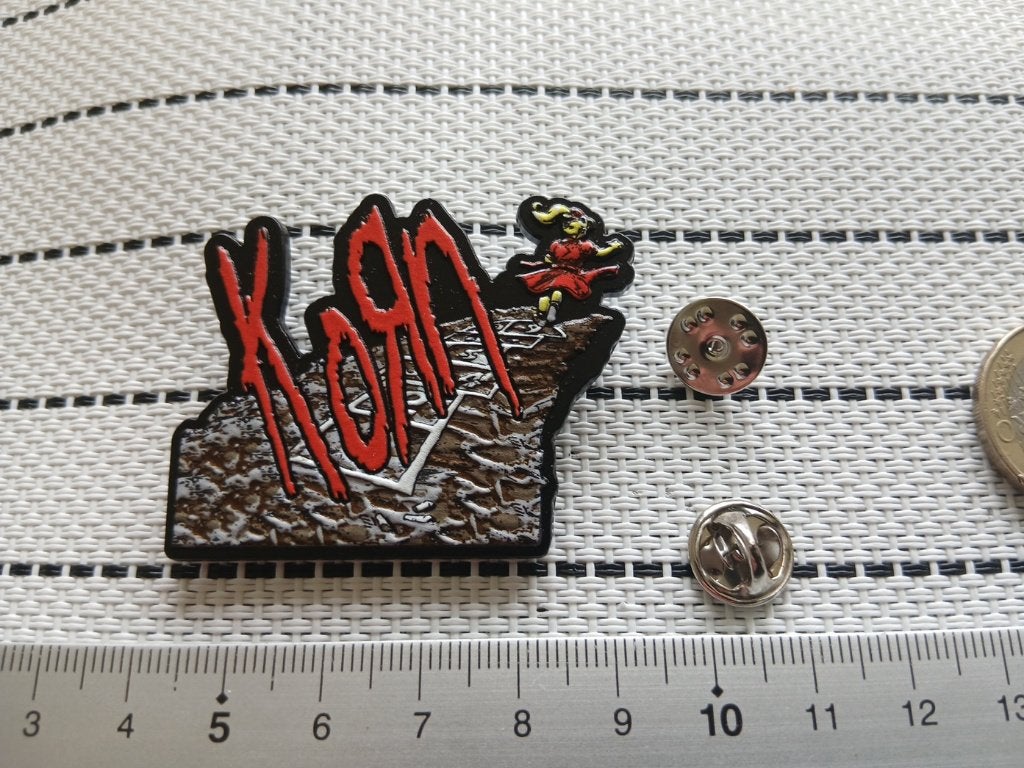 Korn Follow the leader zeer mooie  3d pin speld badge, Ophalen of Verzenden, Nieuw, Overige typen