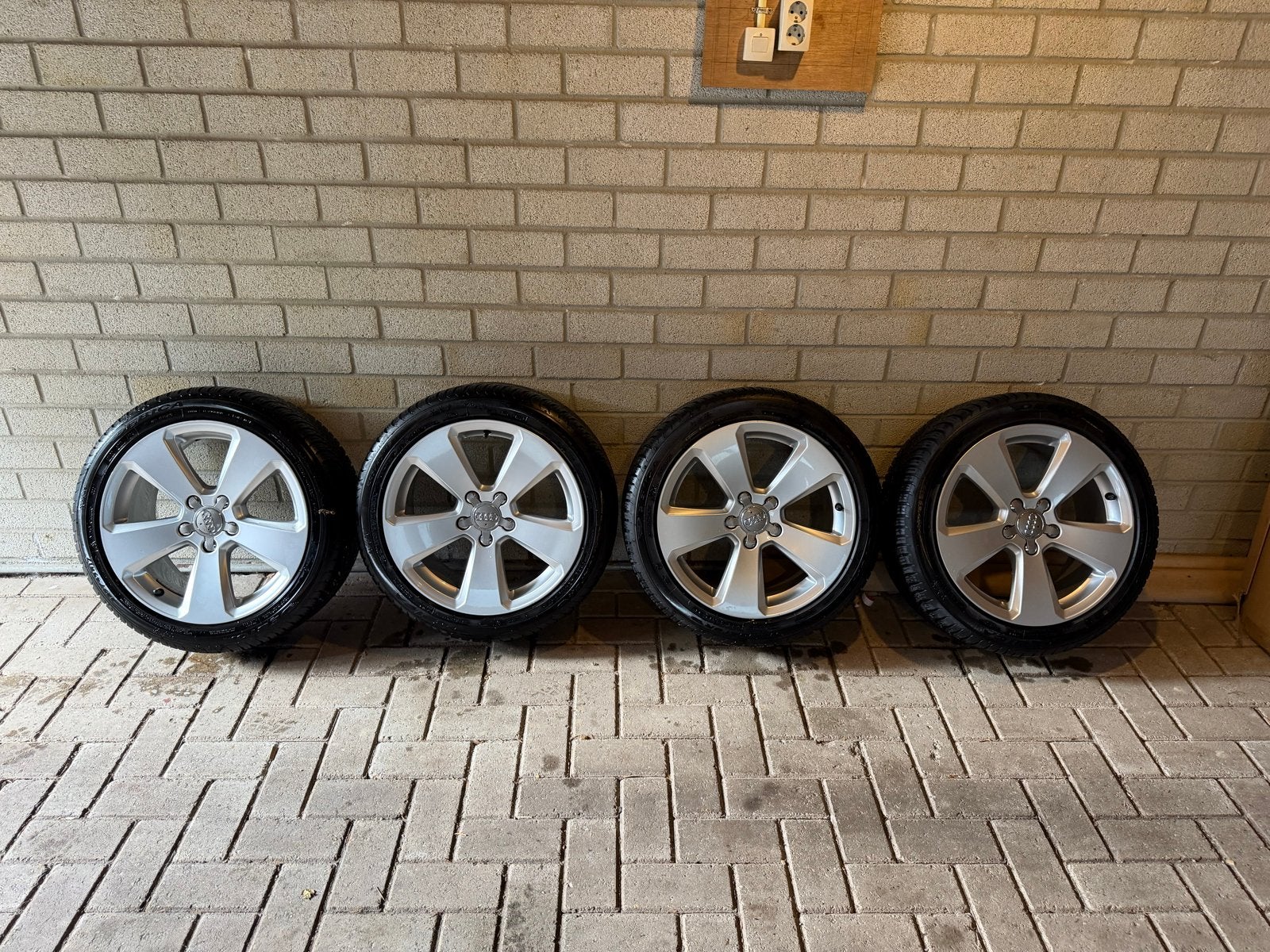 Audi 5-spaaks velgen met Debica Navigator 225/45R17 banden, Gebruikt, Banden en Velgen, 17 inch, Ophalen of Verzenden