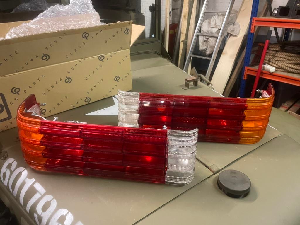 R107 achterlicht lens links en rechts US model nieuw !!, Ophalen, Nieuw, Mercedes-Benz