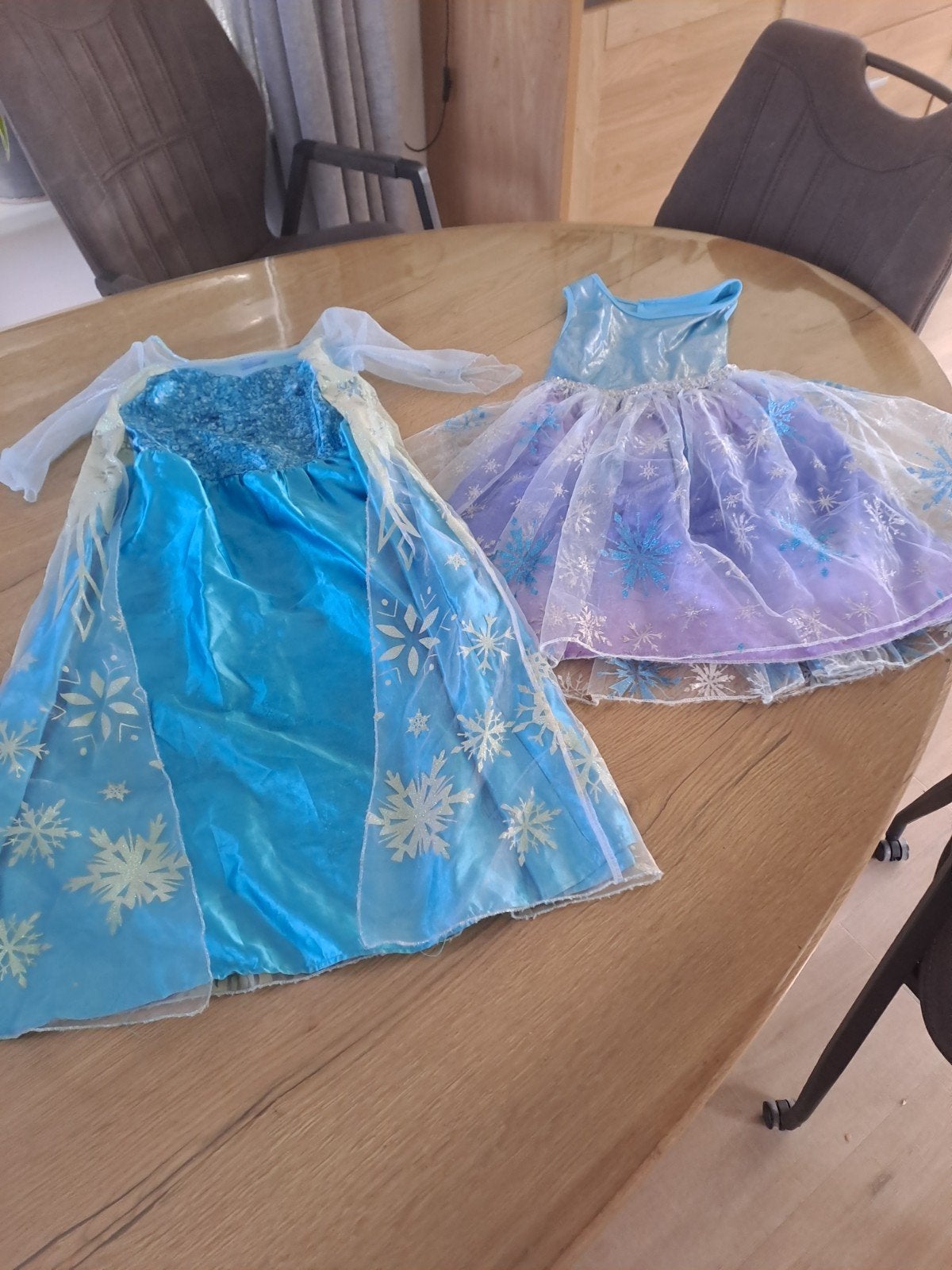 2 Frozen jurkjes: Anna en Elsa verkleedjurken, Ophalen of Verzenden, Gebruikt, 110 t/m 116, Meisje