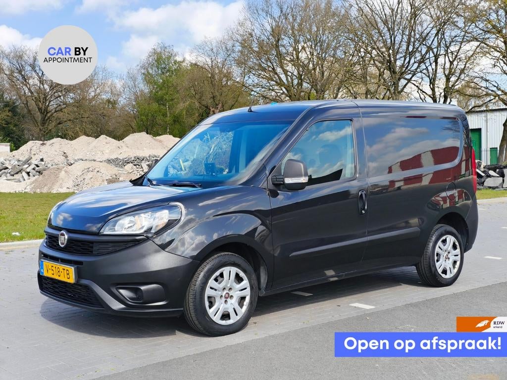 Fiat Doblo Cargo GB 1.6 MJ 105pk L1h1 Airco Apk Euro 6 BTW, Voorwielaandrijving, Stof, 4 cilinders, Zwart