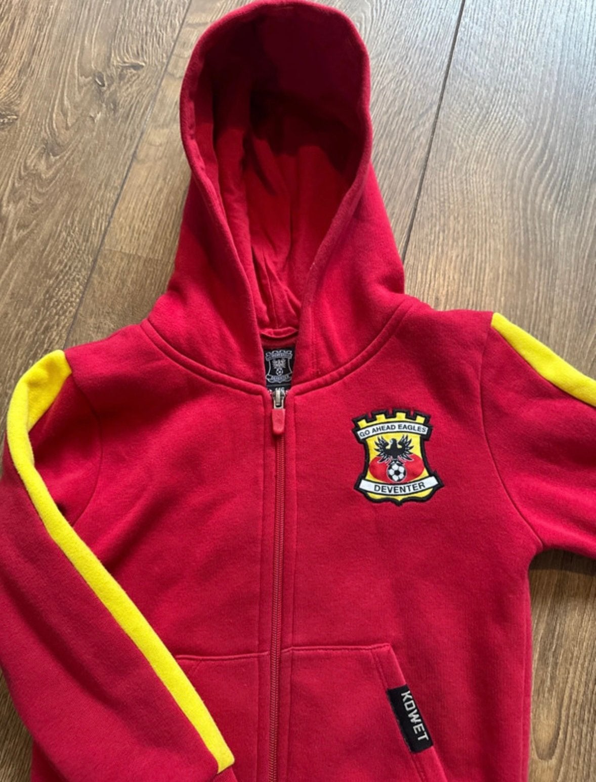 Vest go ahead eagles rood geel, Ophalen of Verzenden, Zo goed als nieuw, Jongen of Meisje, Trui of Vest