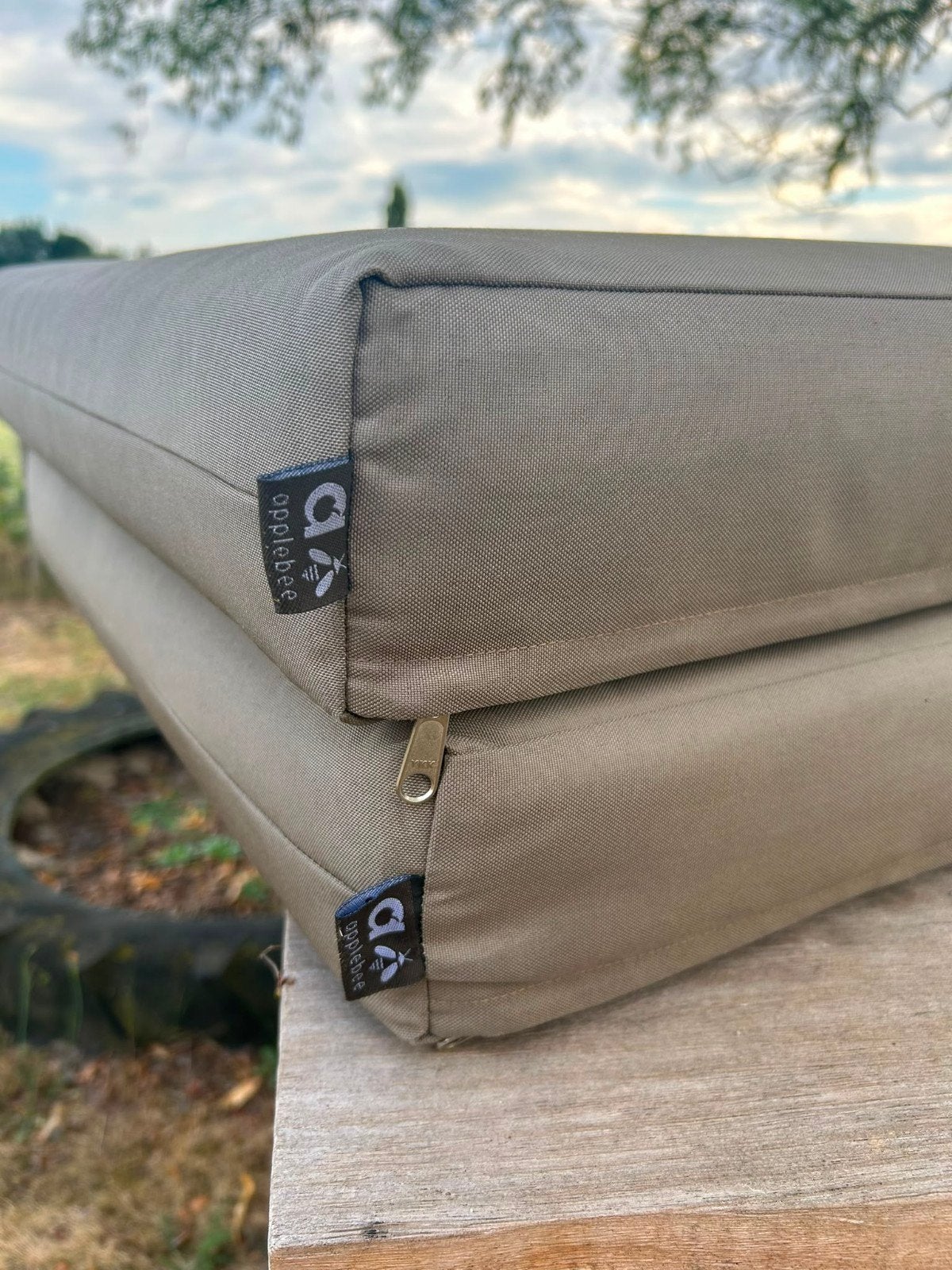 2 Nieuwe Applebee Buitenkussens 66cmx66cmx10cm hoog, Ophalen, Overige merken, Beige, Vierkant