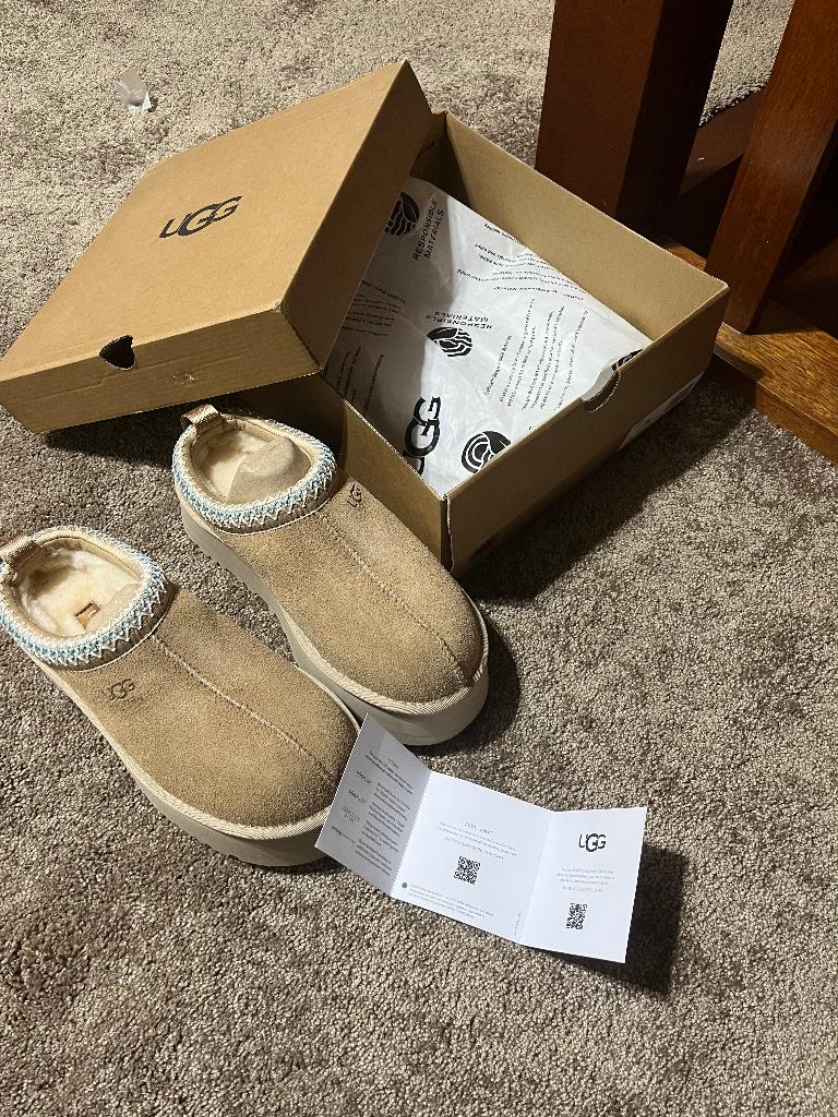 Nieuw Ugg dames schoenen maat 40 maat 38 uggs schoen, Beige, Nieuw, Ophalen of Verzenden, Sneakers of Gympen