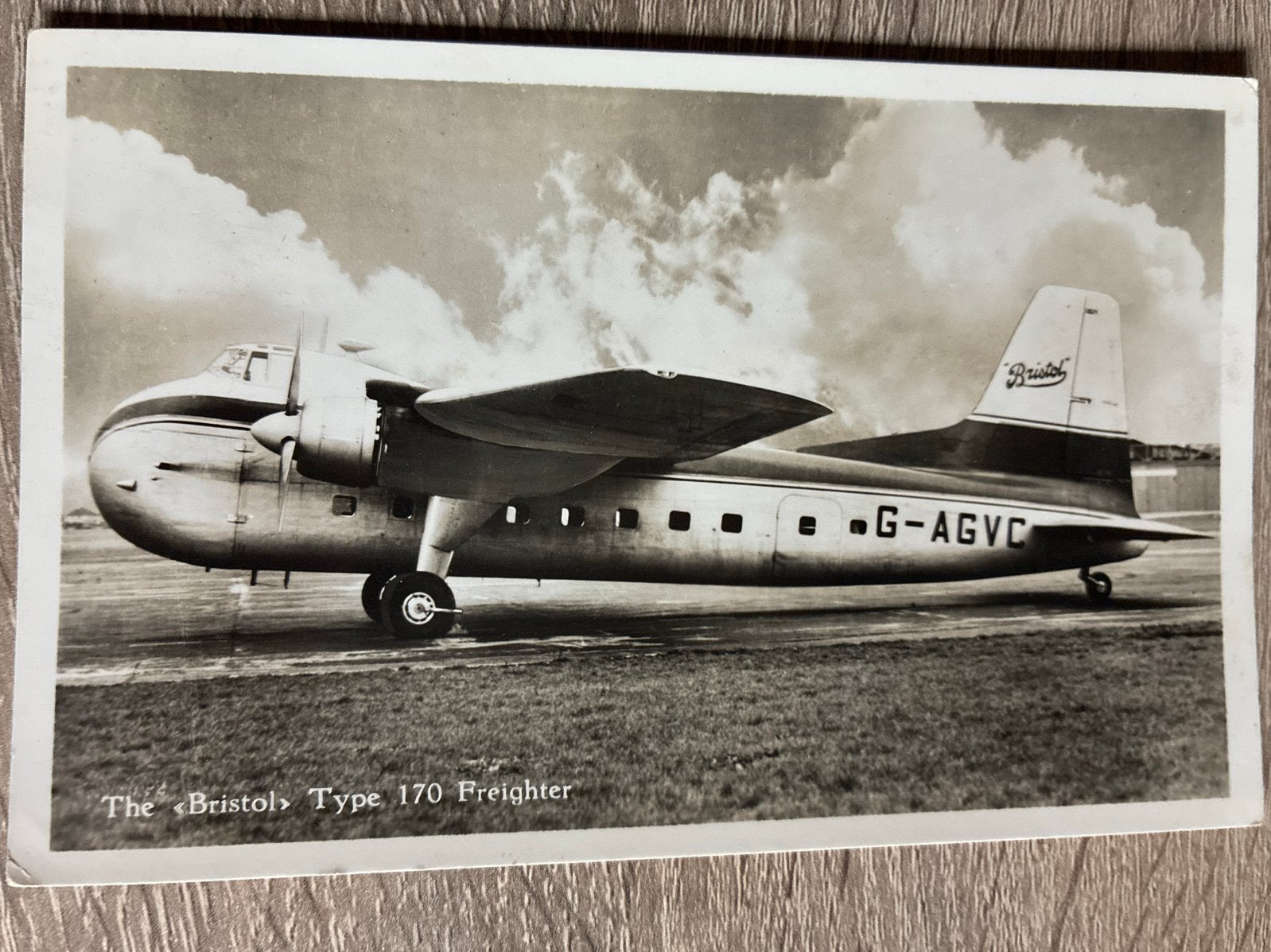 Oude ansichtkaart Bristol Type 170 Freighter vliegtuig, Verzamelen, Ophalen of Verzenden, Gebruikt, Kaart, Foto of Prent