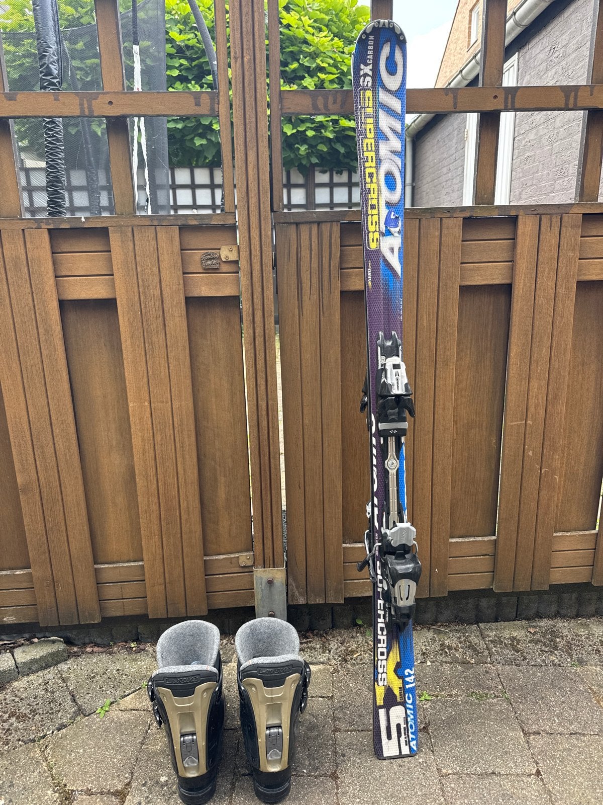 Atomic Ski's 142 cm met Lowes Sport skischoenen, Sport en Fitness, Skiën en Langlaufen, Gebruikt, Ski's, Skiën, Atomic, 140 tot 160 cm