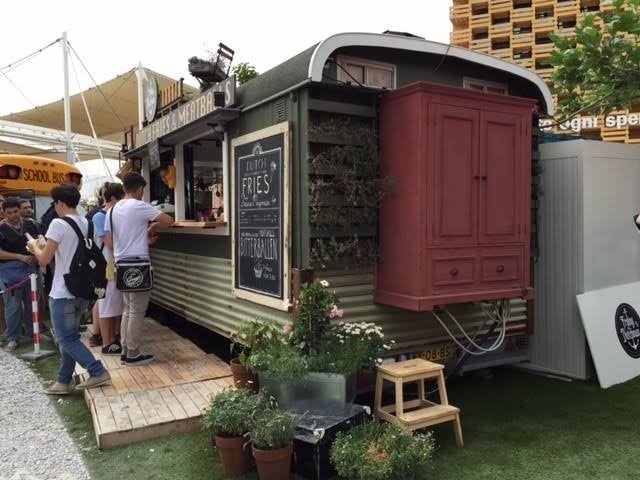 Frietkraam/Foodtruck met RVS apparatuur en kenteken, Ophalen