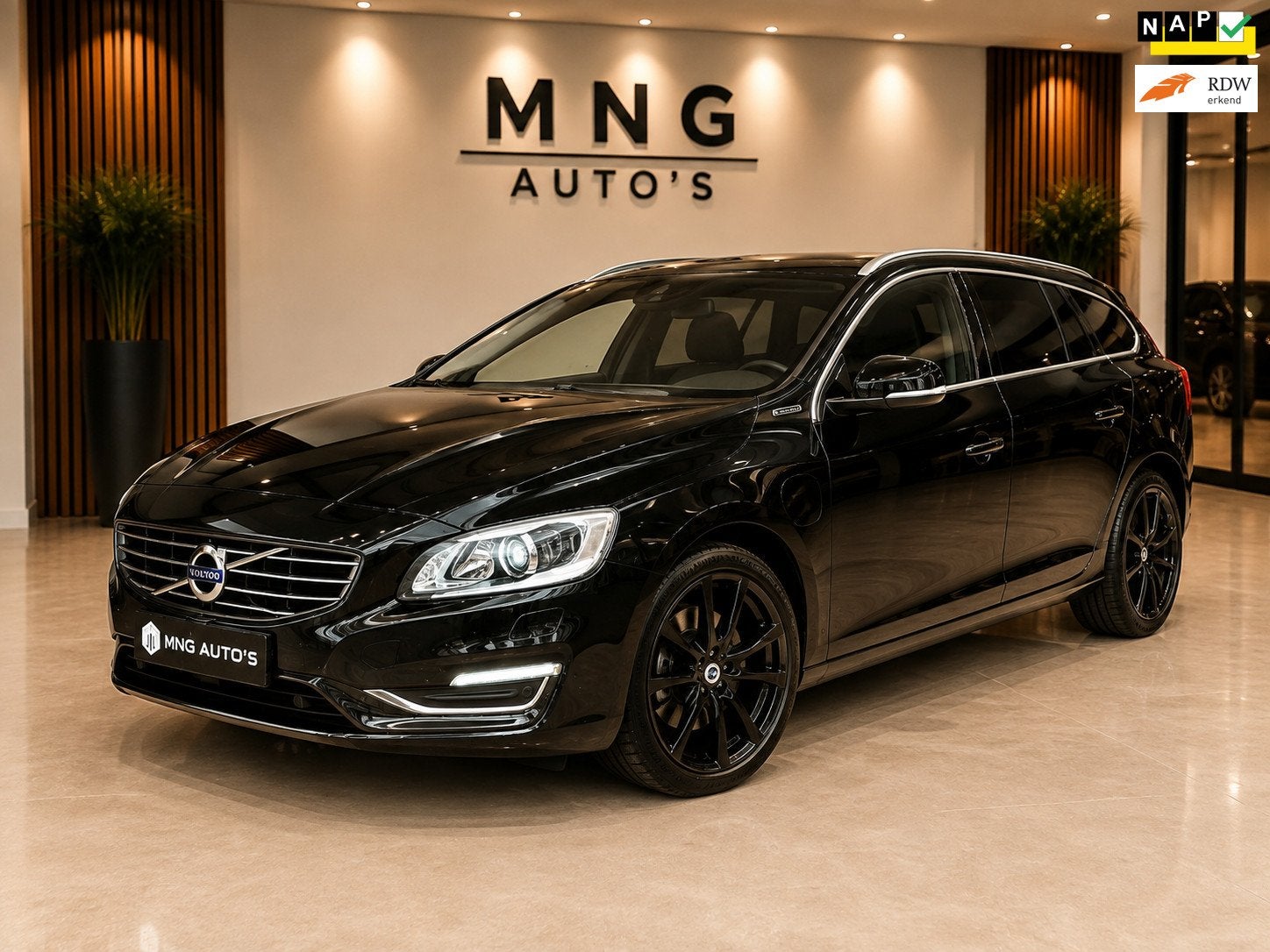 Volvo V60 2.4 D6 AWD Plug-In Hybrid|schuifdak|Memory|Leder|V, Auto's, Automaat, Zwart, 11 kWh, Te koop