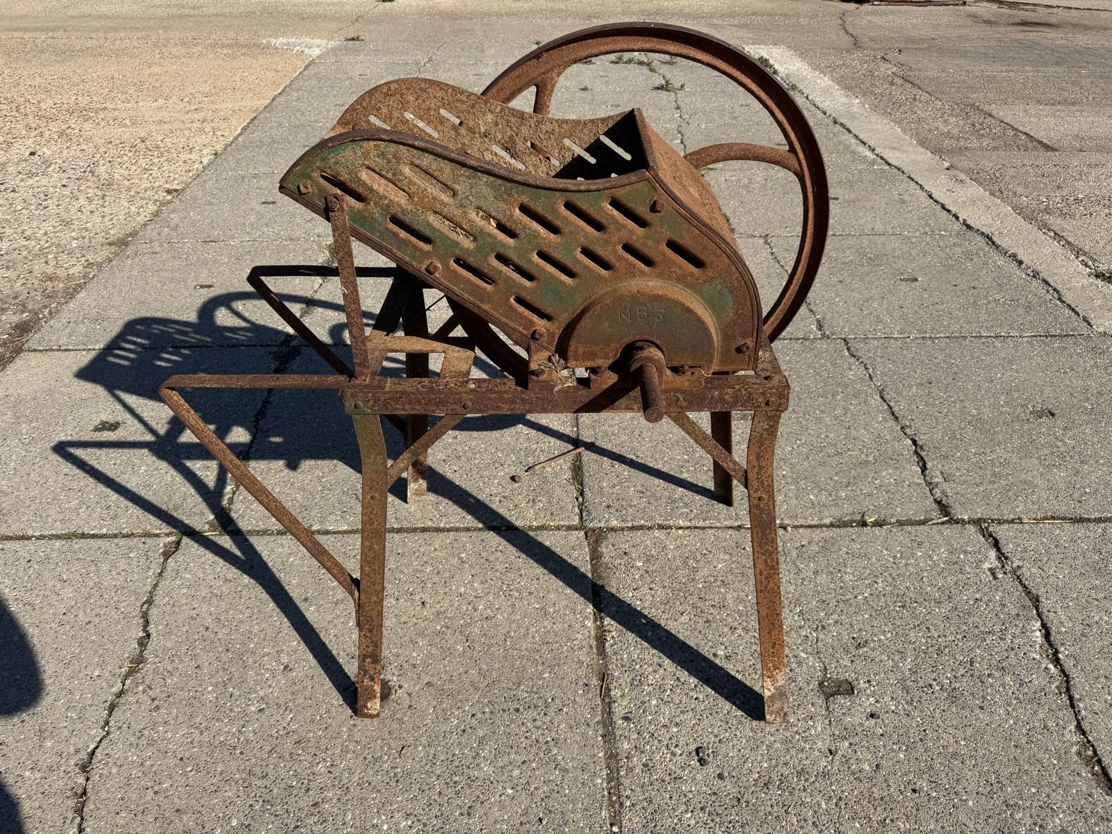 Antieke bieten snijmolen, Antiek en Kunst, Antiek | Gereedschap en Instrumenten, Ophalen