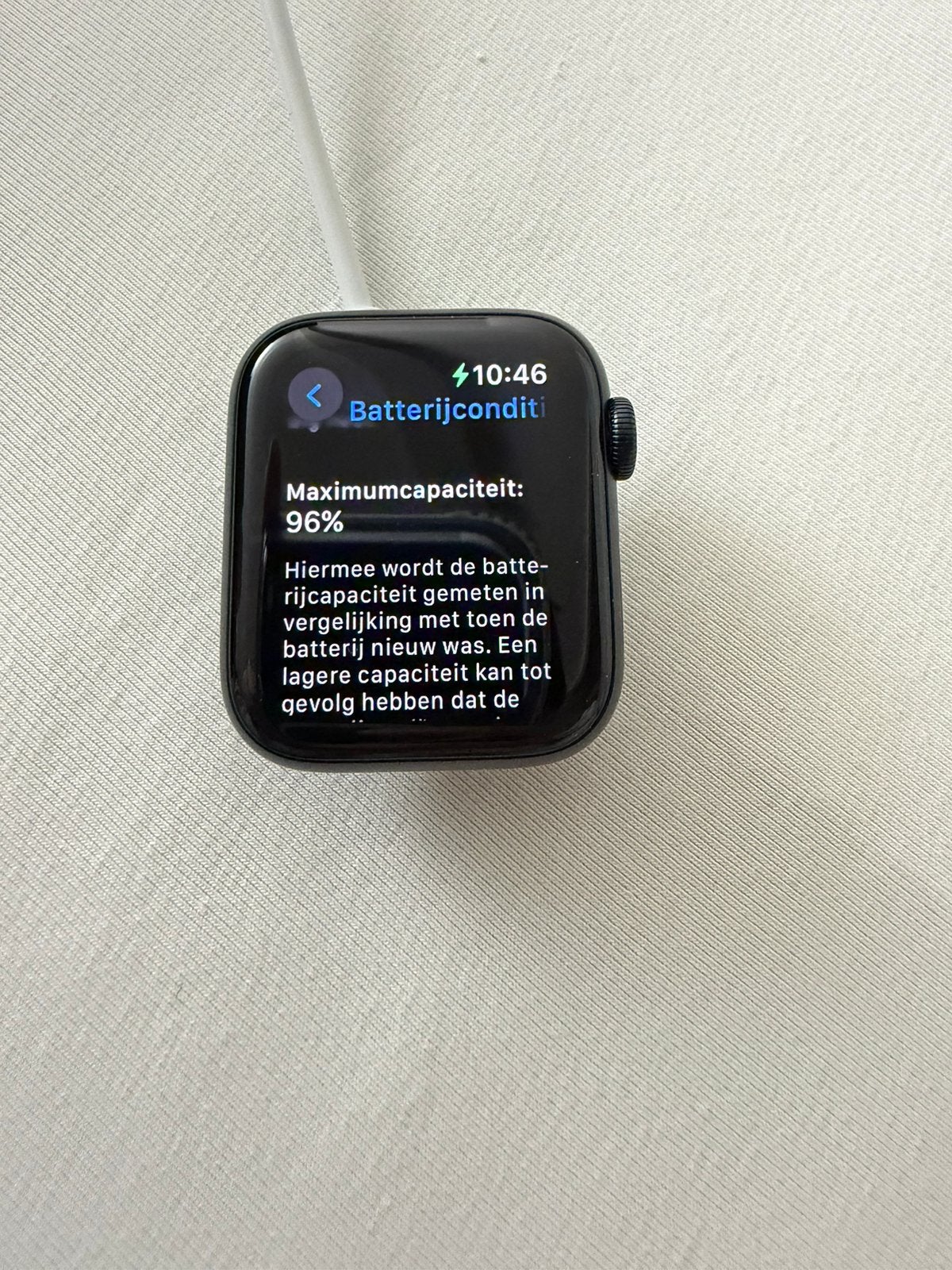 Foto 4 van Apple Watch SE (2022) 4G 40mm Midnight Aluminium 96% accu