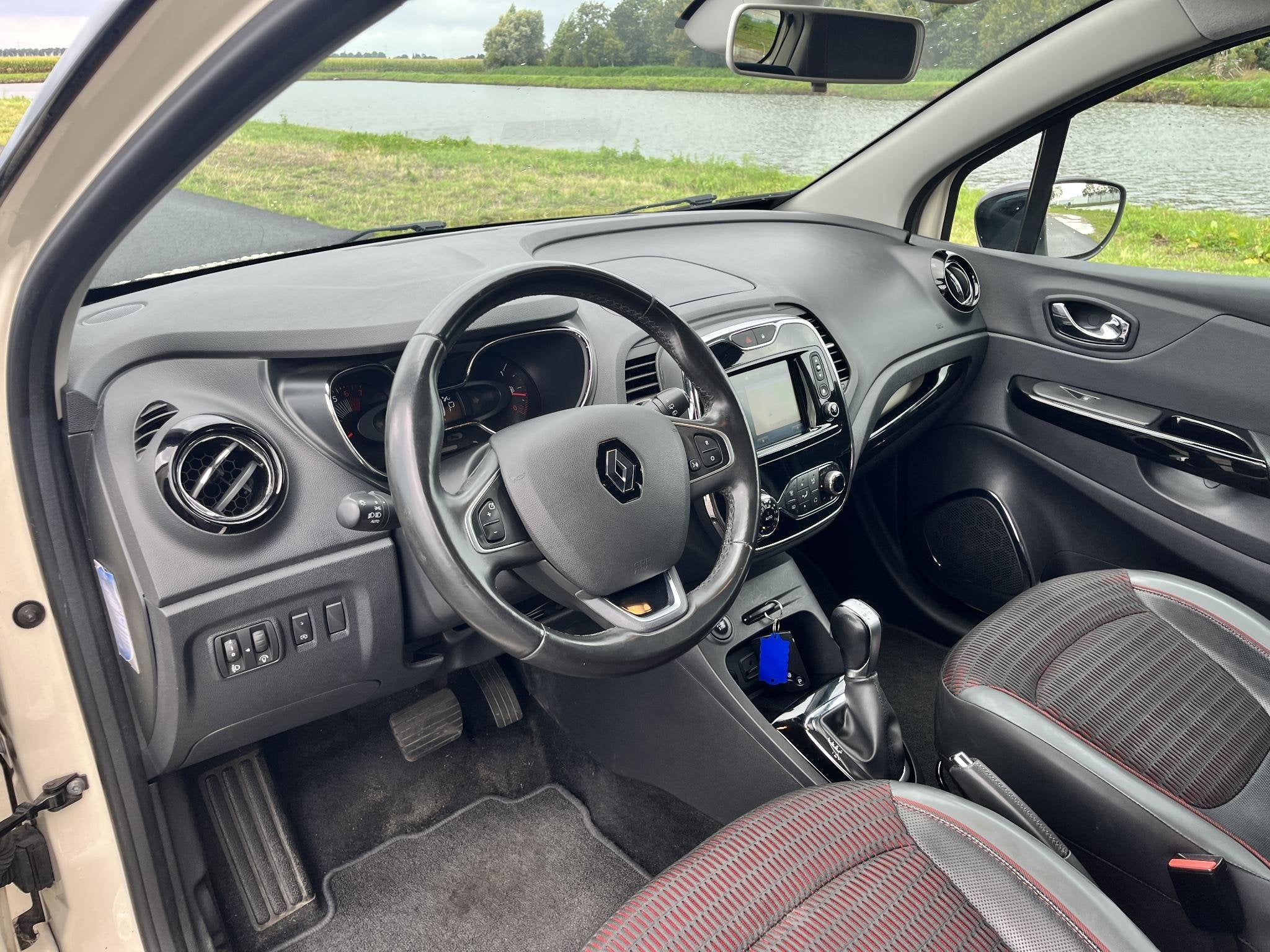 Foto 11 van Renault Captur 1.2 TCe Xmod Clima, cruise, stoelverwarming,
