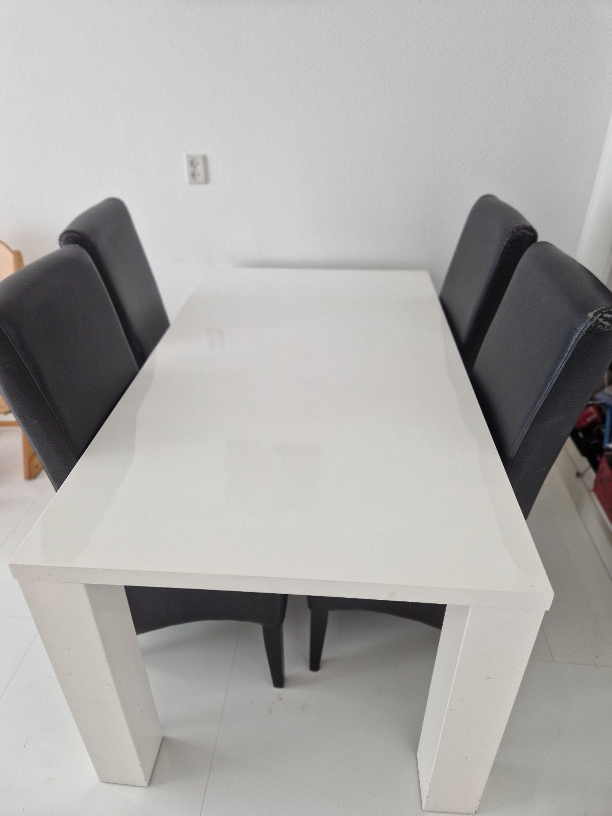 Eettafel met 4 stoelen - Wit en Zwart, Huis en Inrichting, Stoelen, Ophalen, Kunststof, Gebruikt, Zwart